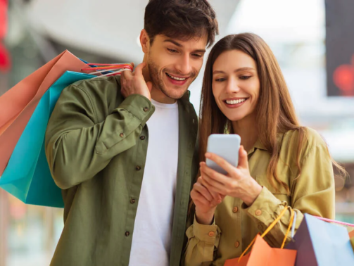 couple-shopping-at-mall